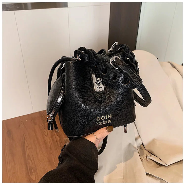 Handheld Bucket Bag For Women 2025 New Retro Pu Leather Patchwork Shoulder Bags Trend Versatile Commuting Mini Crossbody Pack