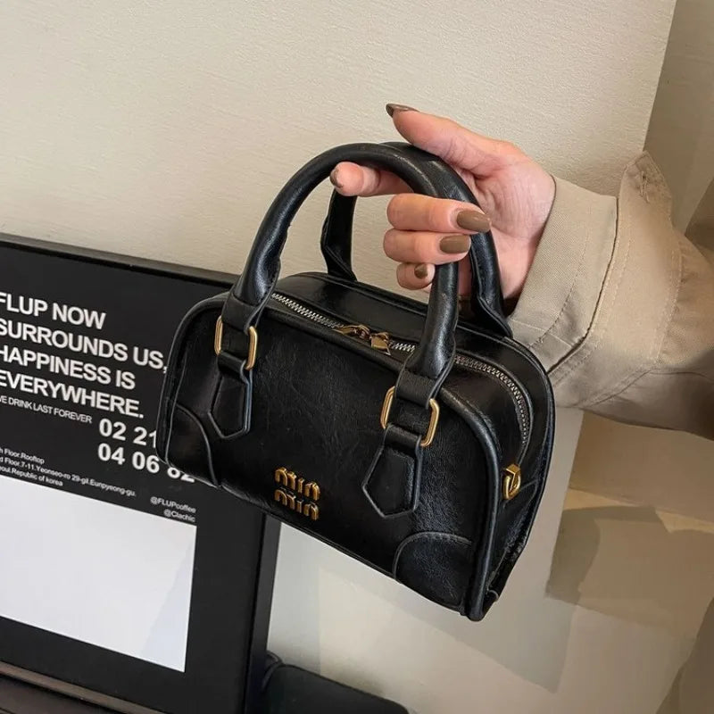 Fashionable Bucket Bag For Women A Deep And Practical Design With A Fashionable Twist