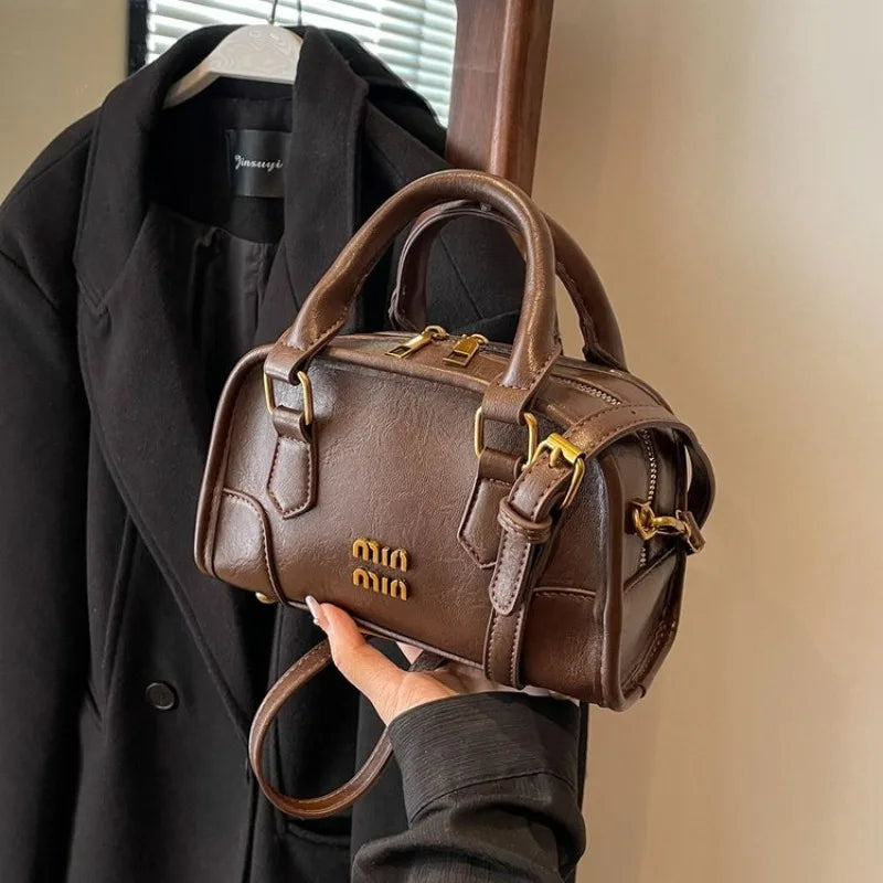 Fashionable Bucket Bag For Women A Deep And Practical Design With A Fashionable Twist