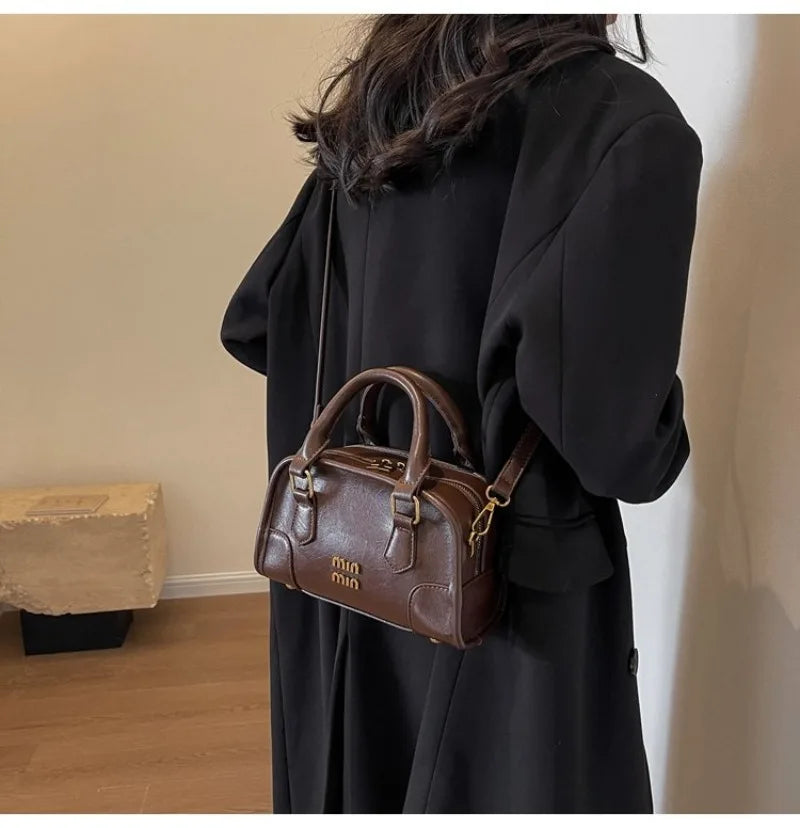 Fashionable Bucket Bag For Women A Deep And Practical Design With A Fashionable Twist