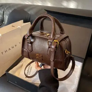 Fashionable Bucket Bag For Women A Deep And Practical Design With A Fashionable Twist