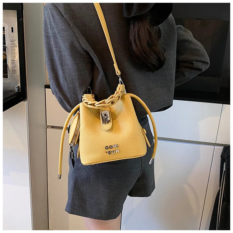 Handheld Bucket Bag For Women 2025 New Retro Pu Leather Patchwork Shoulder Bags Trend Versatile Commuting Mini Crossbody Pack