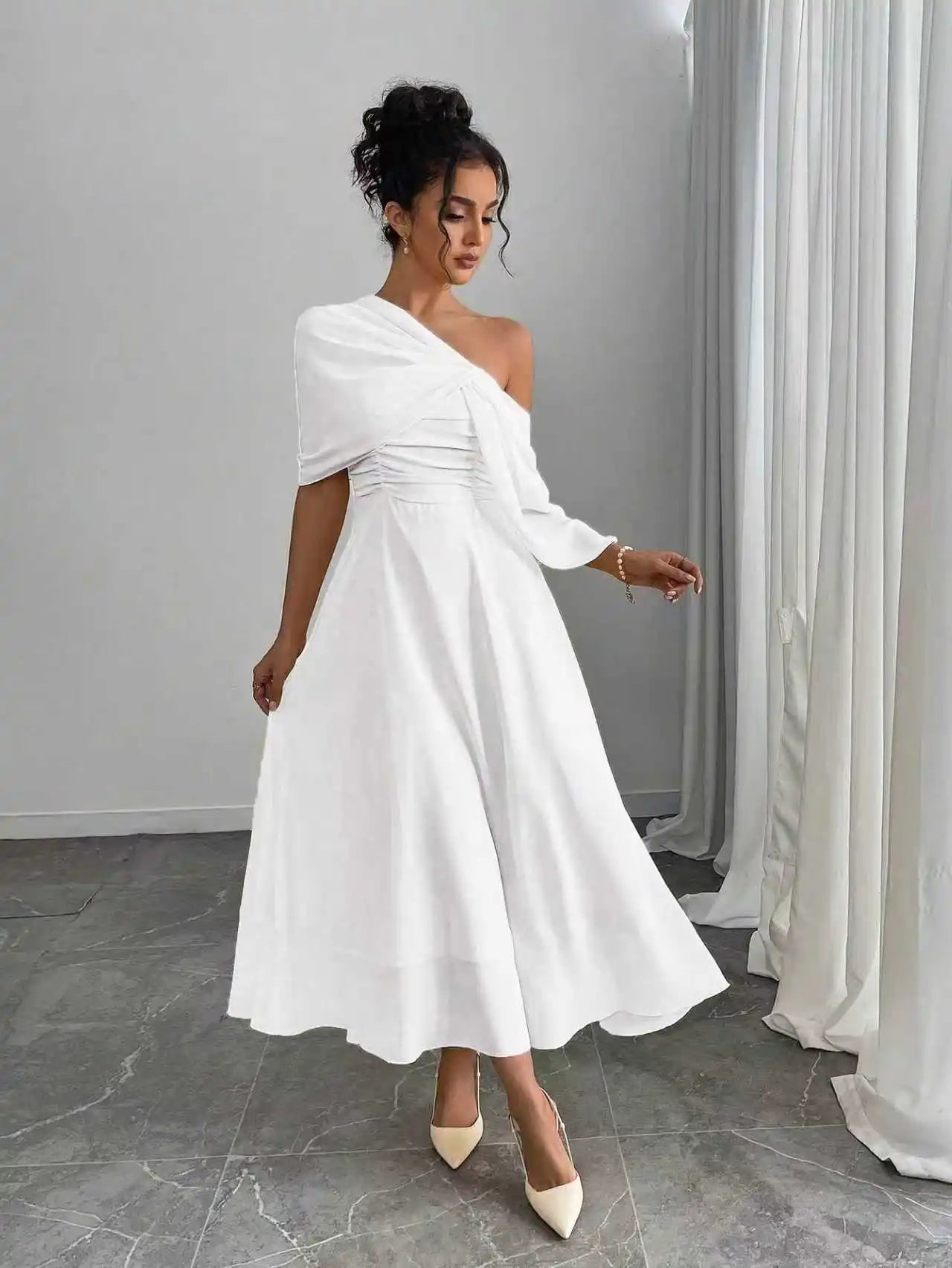 Solid-colored dresses for women in spring and summer are versatile Fashion