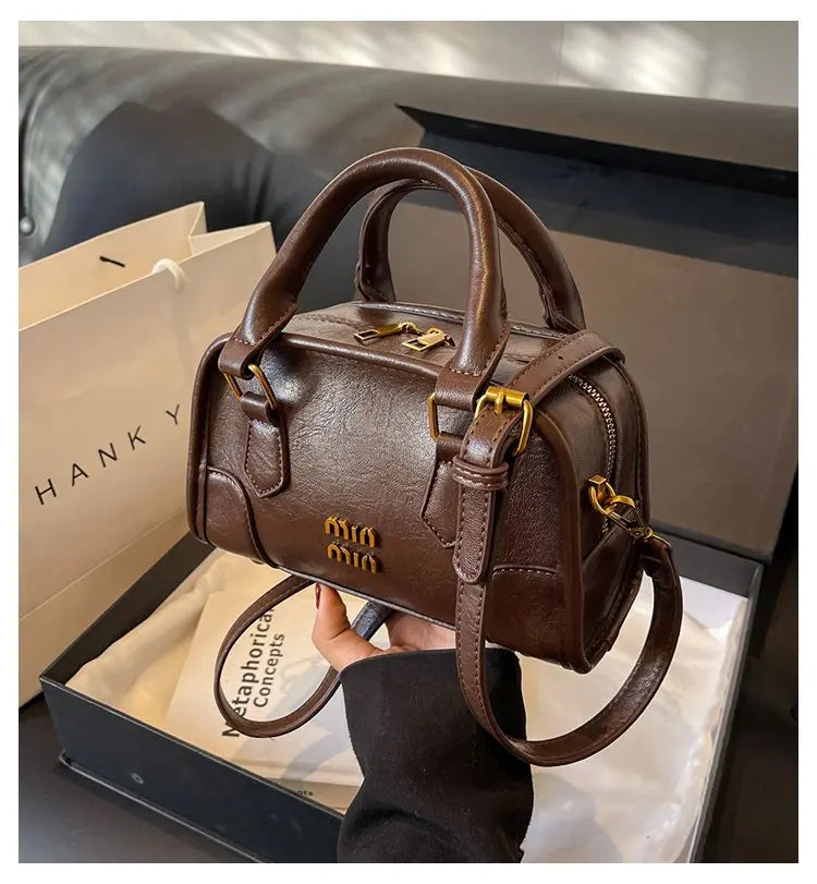 Fashionable Bucket Bag For Women A Deep And Practical Design With A Fashionable Twist
