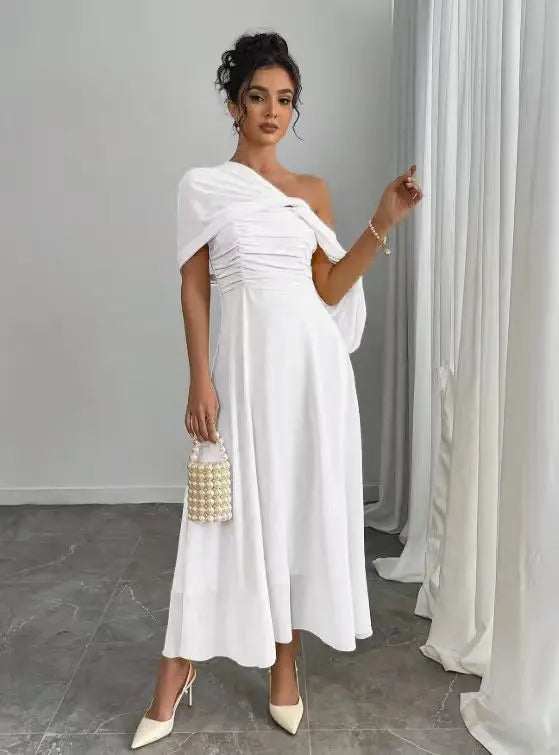 Solid-colored dresses for women in spring and summer are versatile Fashion